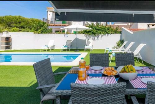 Villa Con Piscina Junto Al Mar