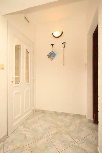 Apartments By The Sea Milna, Vis - 8917