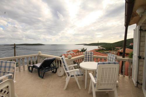 Apartments By The Sea Milna, Vis - 8917