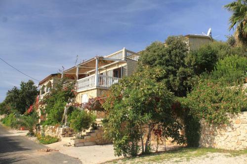 Apartments By The Sea Milna, Vis - 8917