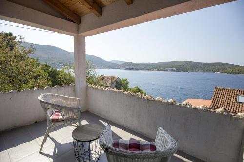 Apartments By The Sea Vis - 17960
