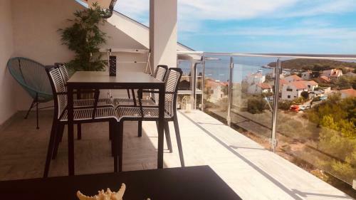 Ellavis Apartments