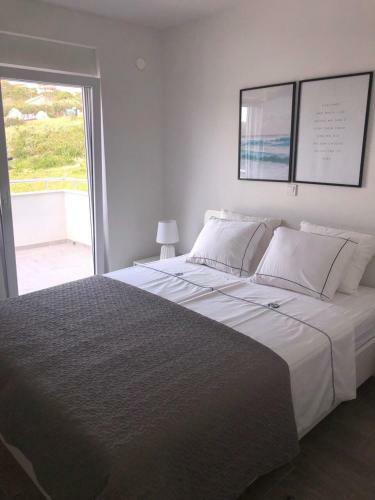 Ellavis Apartments