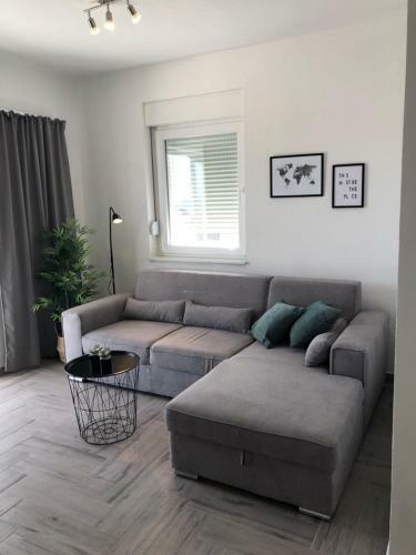 Ellavis Apartments