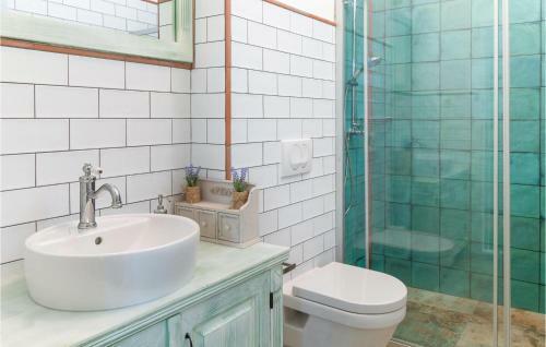Nice Home In Vis With Jacuzzi, Wifi And 2 Bedrooms