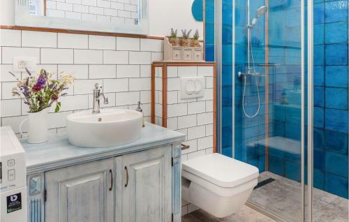 Nice Home In Vis With Jacuzzi, Wifi And 2 Bedrooms