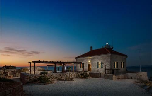 Nice Home In Vis With Jacuzzi, Wifi And 2 Bedrooms