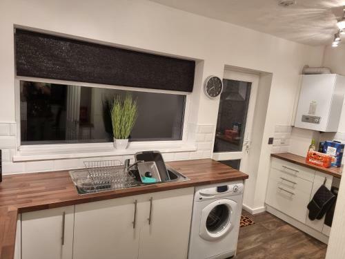 Modern And Cosy Walking Distance To Castle & Town