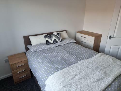 Modern And Cosy Walking Distance To Castle & Town