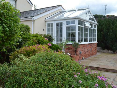 Little House Ty Newydd