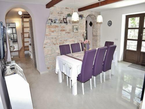 Hostal Apartments Emilia