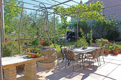 Hostal Apartments Emilia