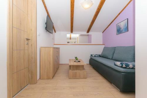 Spacious Holiday Home Guran