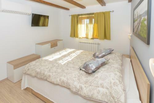 Spacious Holiday Home Guran