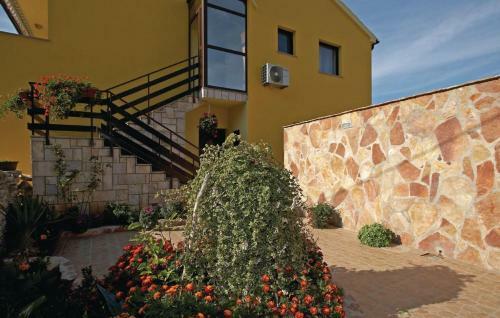 Apartment Roza-800m From The Beach