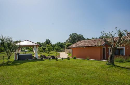 Villa Betiga 2, With Pool And Jacuzzi