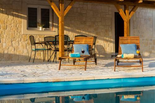 Stone Villa Oasis, Vrana Lake