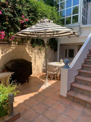 Relax In Aegina Town Apartments