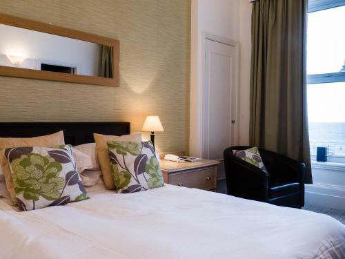Hostal Beachfield Hotel