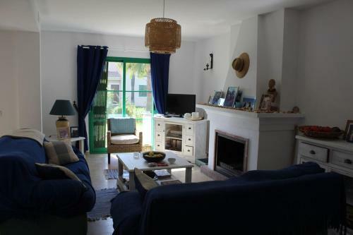 Apartamento Contemporary Duplex Marina de Casares Beach Front