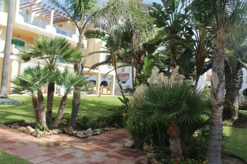 Apartamento Contemporary Duplex Marina de Casares Beach Front