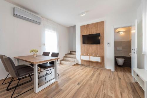 Luxury Apartments - La Vir 1 & 2