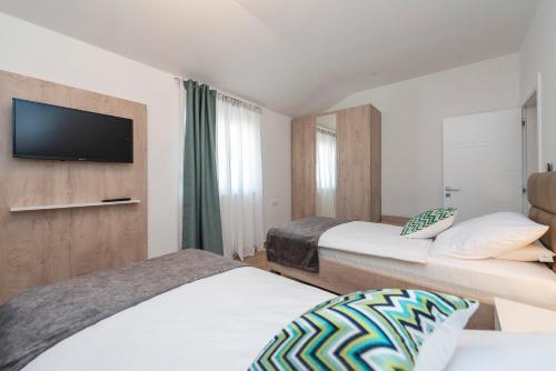 Luxury Apartments - La Vir 1 & 2