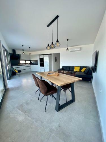 Luxury Beach Villa Vir / Apartments