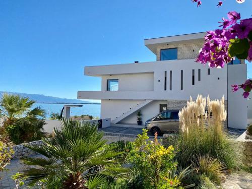 Luxury Beach Villa Vir / Apartments