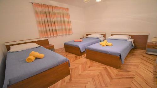 Holiday Home Ava-80m From Beach