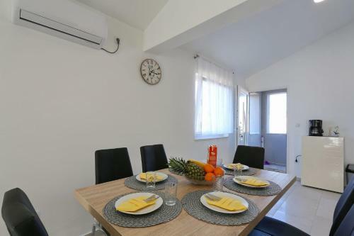 Apartments Lisac