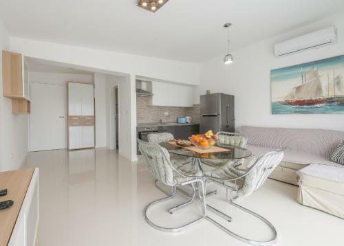 Windrose Apartments