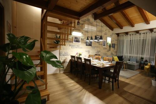 Apartments Larus, 4 Stars, Jacuzzi, 100 M2