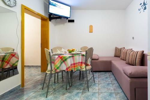 Sea View Apartments Vir