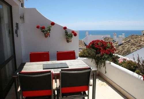 Highly Situated Apartment Sea Views