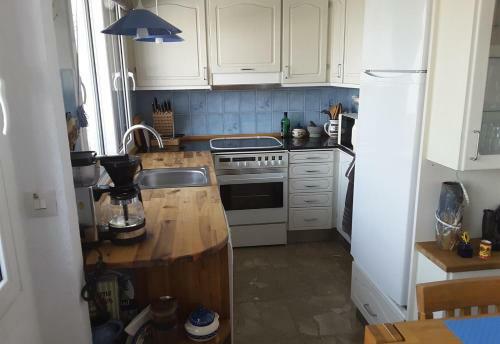Highly Situated Apartment Sea Views