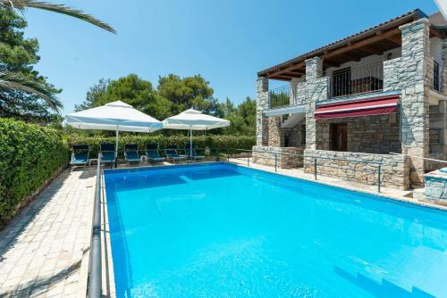 Apartments With Pool, Vir