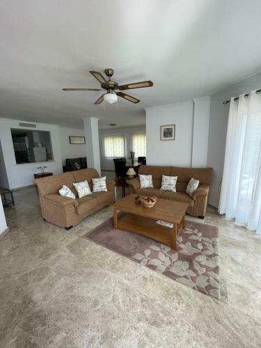 Spacious Calahonda Park Apartment