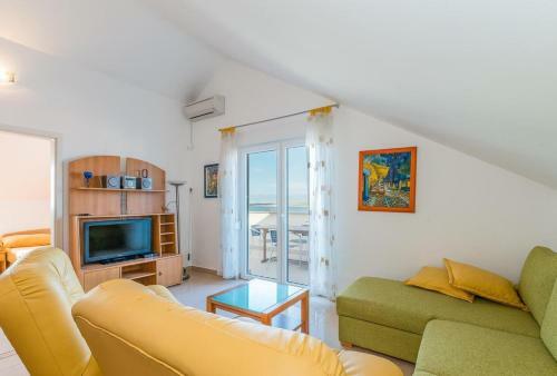 Apartments By The Sea Vir - 18603