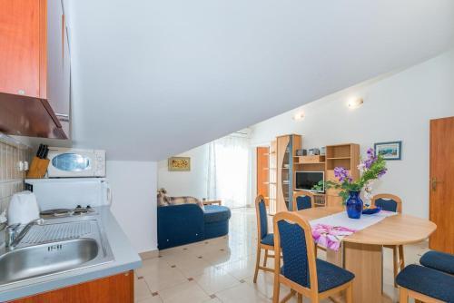 Apartments By The Sea Vir - 18603