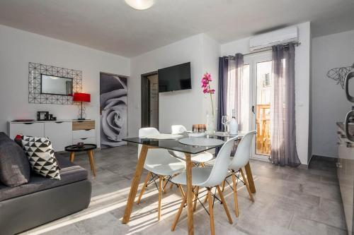 Apartments By The Sea Vir - 18554