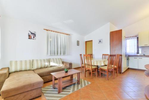 Apartments By The Sea Vir - 18572