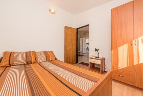 Apartments By The Sea Vir - 18516
