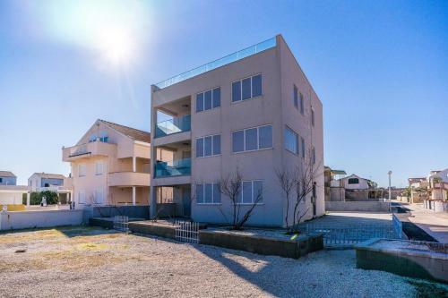 Apartments By The Sea Vir - 19221