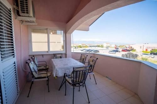Elena - Apartment With Two Bedrooms