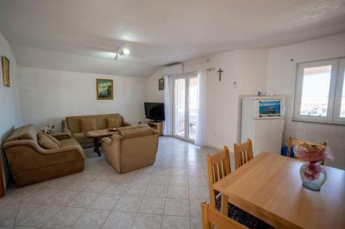 Elena - Apartment With Two Bedrooms