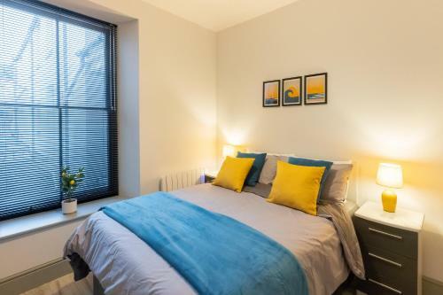 New Central Seafront Apartment- Stunning Sea Views