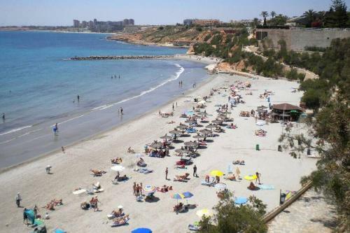 Comfortable Two Bedroom Apartment With Communal Pool, Aircon And Free Wifi