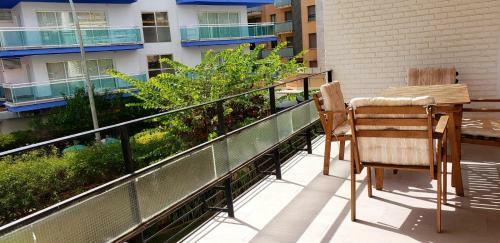 Apartamento Steps Away From Puerto Marina