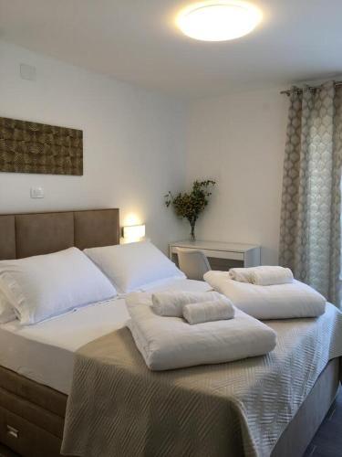 Seaside Apartments With A Swimming Pool Mudri Dolac, Hvar - 10432